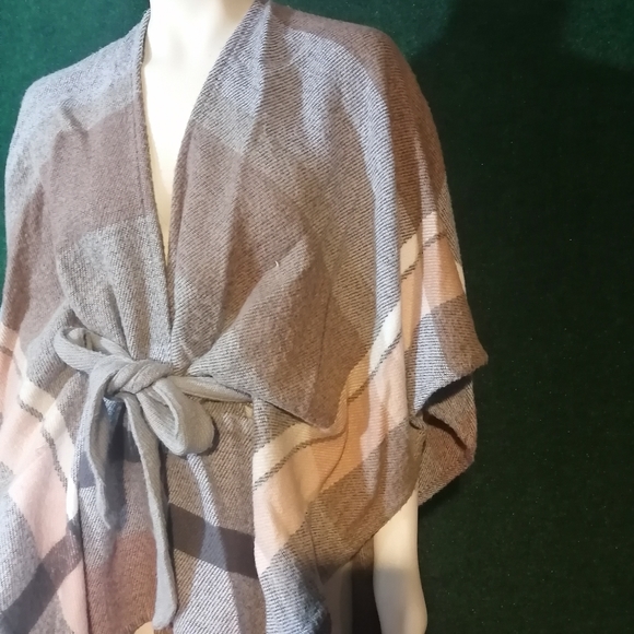 Poncho sweater - Picture 3 of 5